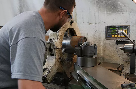 Dreher an der Maschine